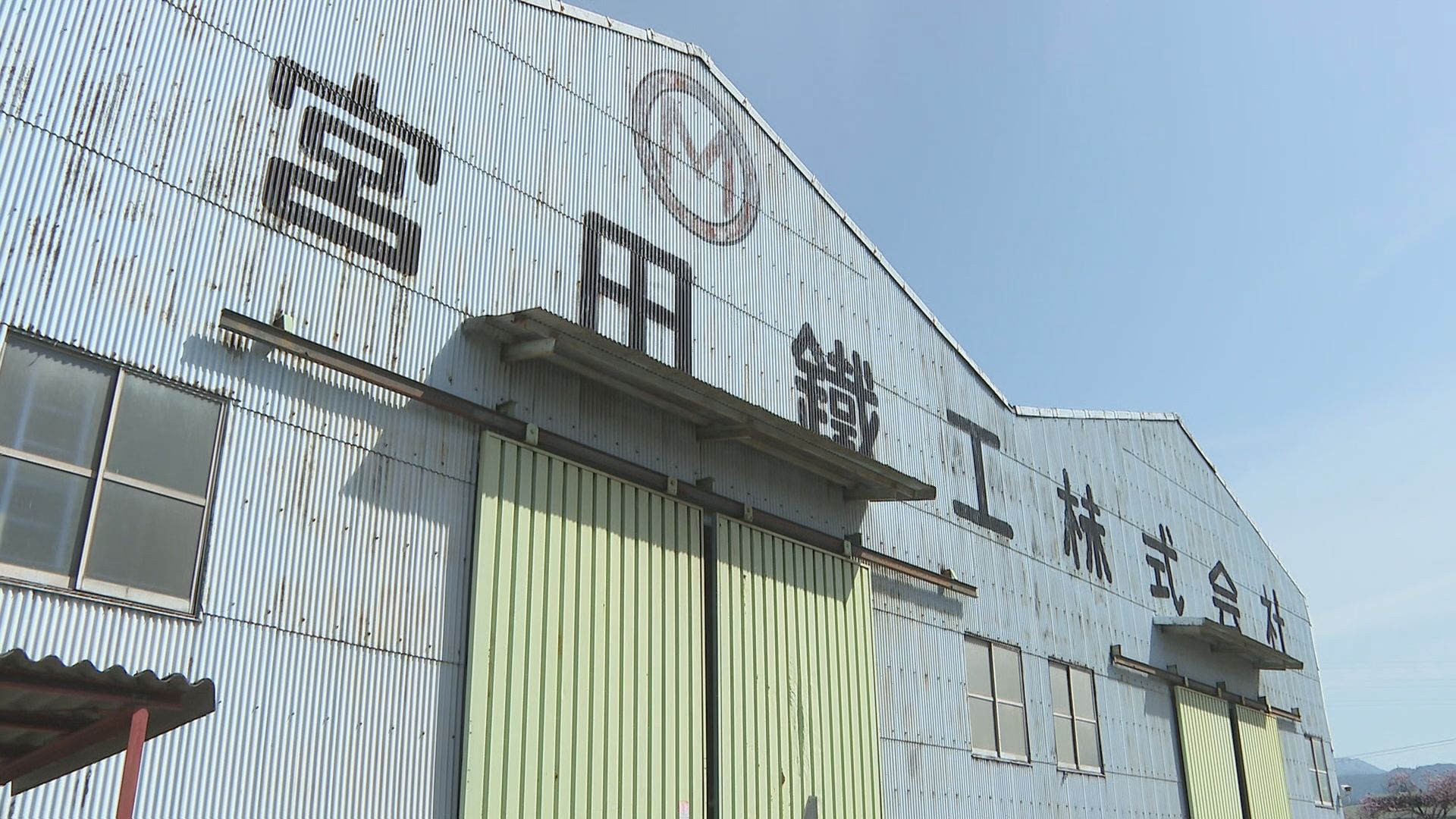 知る人ぞ知る花の名所！丹原町の鉄工所で早咲きのツバキカンザクラが 