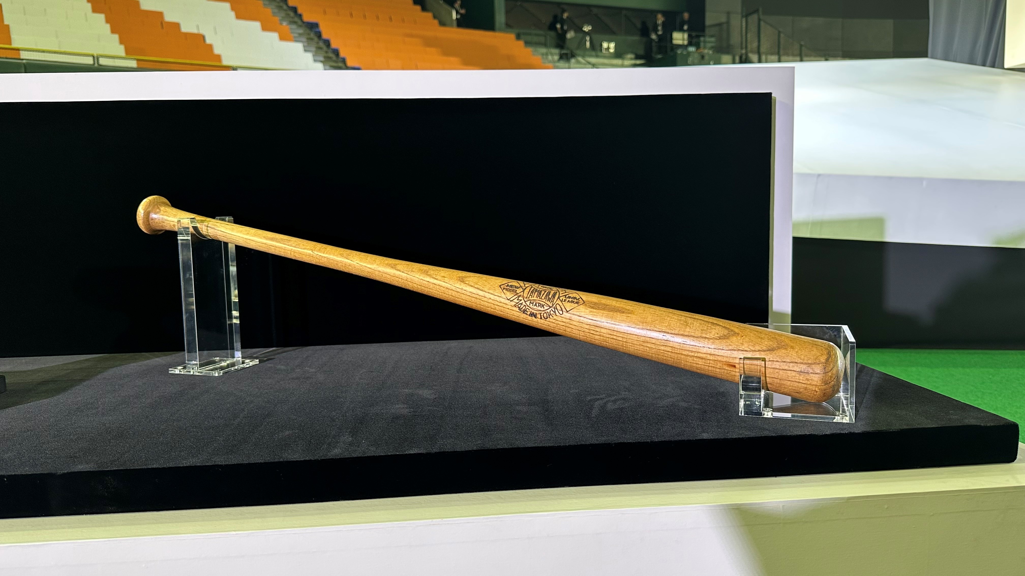 現役時代のグラブやユニホームにON対決時のサインボールも 長嶋茂雄