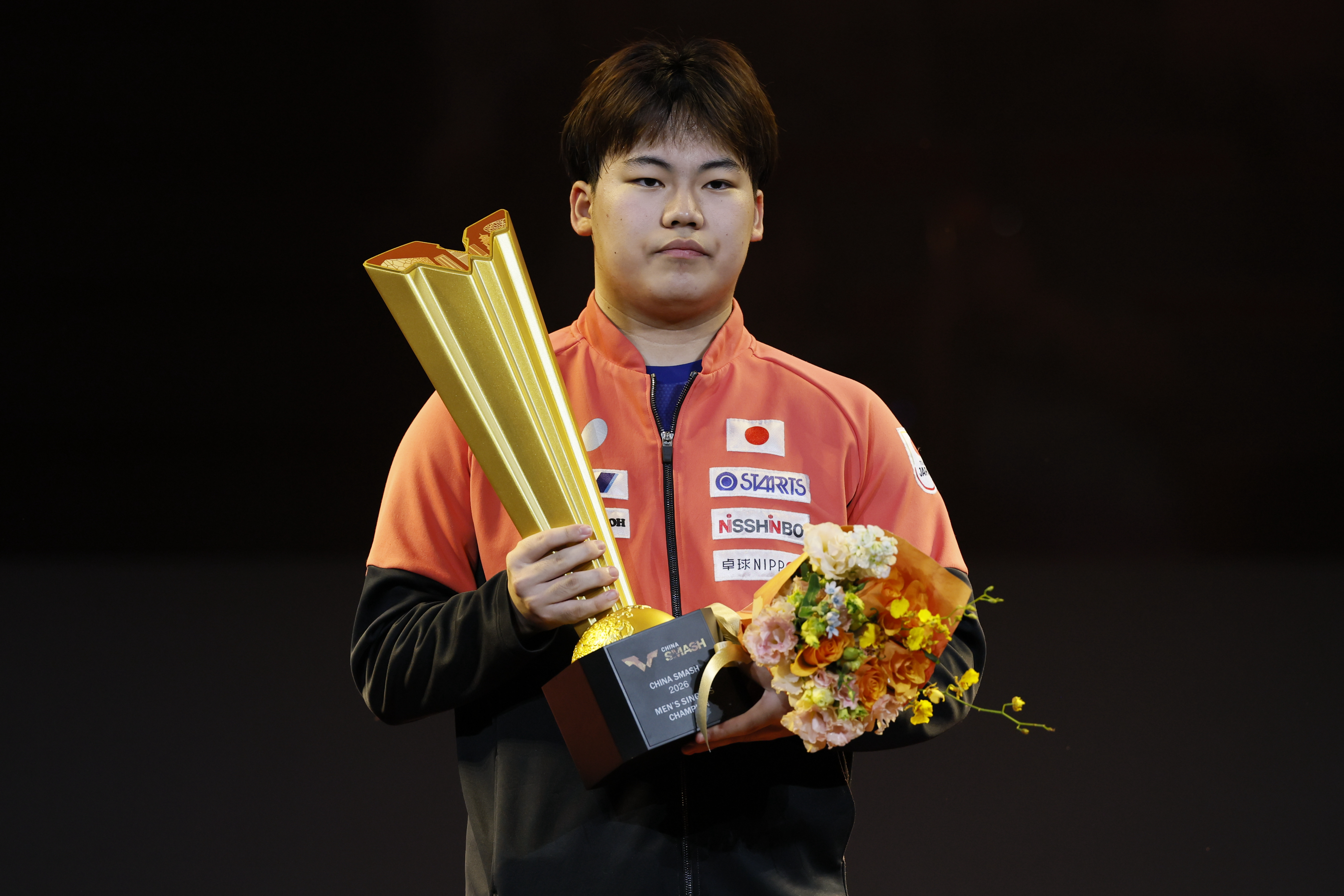 卓球】松島輝空がフラッシュの妨害アピールもイエローカード
