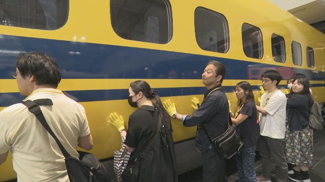 リニア･鉄道館に 　ドクターイエロー「T4編成」搬入