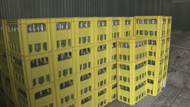 豪雪地帯の特産品「雪中酒」の出荷作業 今年は雪が少なく雪を使った冷蔵設備で貯蔵 岐阜・飛騨市