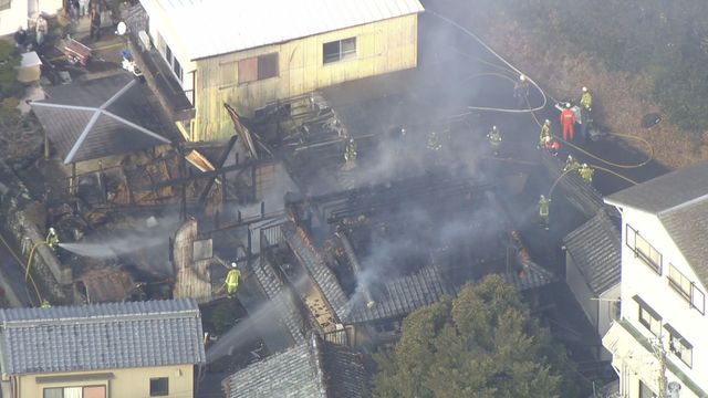 住宅火災 少なくとも3軒が焼ける 1人死亡 三重・鳥羽市