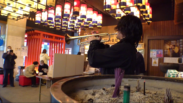 「音楽だけでは食べていけない」現実に立ち向かう　喫茶店の“流し”から夢の大舞台に挑む型破りなトランペッター　副業で食いつなぐ若きサックス奏者　音楽の世界に生きる二人のリアル