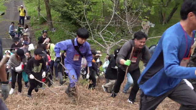 秘蔵映像が明かす“つちのこ神社”誕生の真相...「つちのこはいる」小さな村に2,300人が集結、生け捕りで狙う一攫千金　岐阜・東白川村