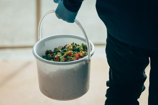 「なぜSNOWSは冬だけ？」アムール・デュ・ショコラの人気スイーツ、おいしさのヒントは“放牧酪農”　循環型再生農場でエコな素材づくり