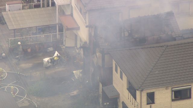 「住宅から黒煙が出ている」2階建ての住宅火災　住人２人の無事確認　愛知・碧南市