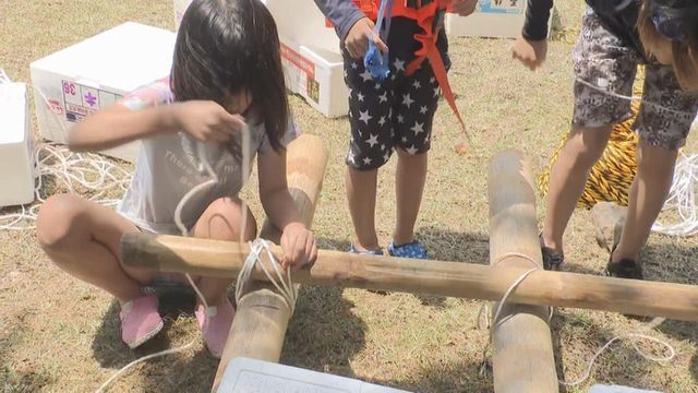 子どもたちが手作りいかだに挑戦　完成後は川遊び満喫　三重・熊野市