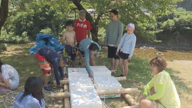 子どもたちが手作りいかだに挑戦　完成後は川遊び満喫　三重・熊野市