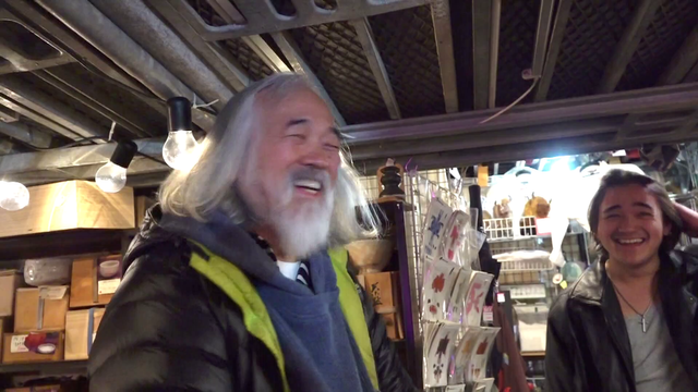 モノがあふれる時代になぜ？　“物々交換”の店に人が集まる理由　激レアなビンテージ服など約3万点が並ぶ　人生がちょっと楽しくなる不思議な空間