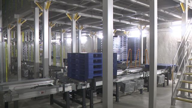 名古屋・港区に-25℃の施設!?　巨大な“冷凍倉庫”の内部はシステムが管理　事務所は“宇宙船”をイメージ 