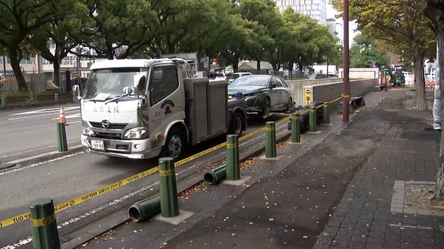記録的大雨で水没の地下駐車場　本格的な車の搬出始まる　いまだ車体からしたたる泥水　作業は１週間から１０日間ほどかかる見込み　