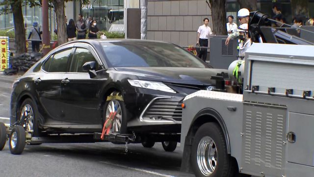 記録的大雨で水没の地下駐車場　本格的な車の搬出始まる　いまだ車体からしたたる泥水　作業は１週間から１０日間ほどかかる見込み　