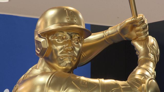 名古屋で「大黄金展」 “超プレミアム”ぴよりん誕生!金色ボディーのお値段は…