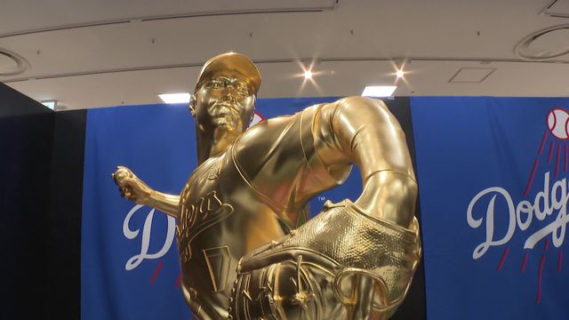 名古屋で「大黄金展」 “超プレミアム”ぴよりん誕生!金色ボディーのお値段は…