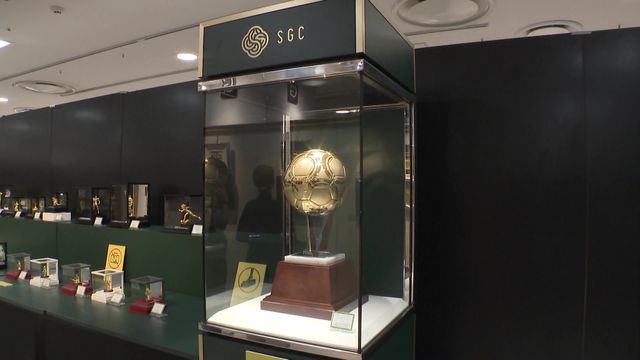 名古屋で「大黄金展」 “超プレミアム”ぴよりん誕生!金色ボディーのお値段は…