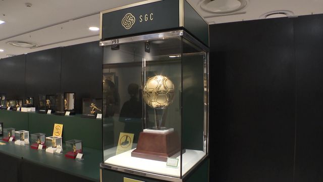 名古屋で「大黄金展」 “超プレミアム”ぴよりん誕生!金色ボディーのお値段は…