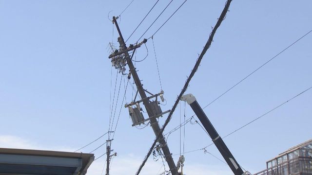 乗用車が歩行者の男性をはねたあと電柱に衝突　運転手と歩行者いずれも命に別条なし　名古屋・港区