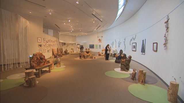 動物の木彫り展 彫刻家はしもとみおさんの作品約550点を展示 愛知・岡崎市「おかざき世界子ども美術博物館」