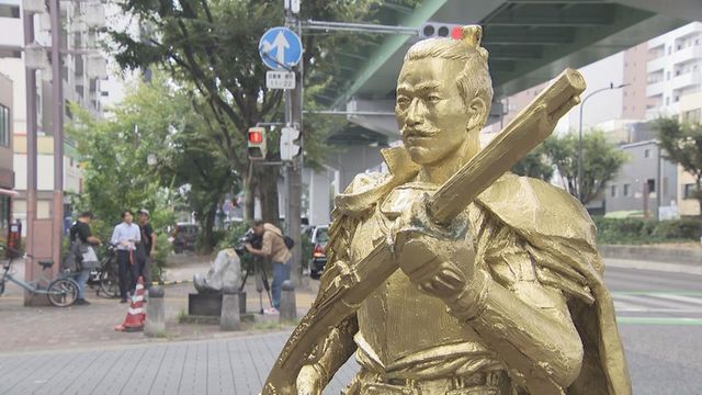 豊臣秀吉像の首が折れる 何者かに壊されたか 名古屋・西区 円頓寺商店街