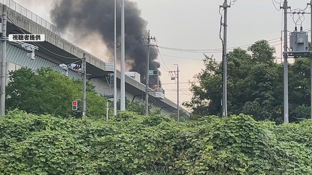 伊勢湾岸自動車道でトラック火災　けが人なし　愛知・弥富市