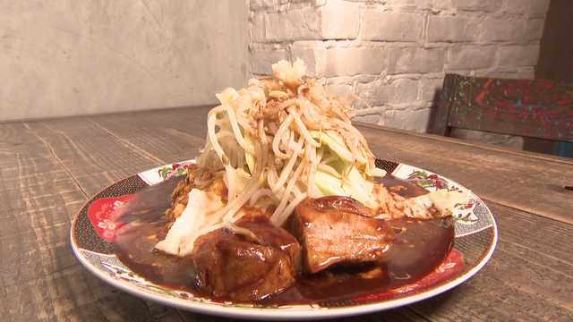 高カロリーだけど食べると幸せになる「背徳グルメ」が市場拡大! 背脂たっぷりの「二郎系オムライス」に2000万本最速突破の「ギルティ炭酸」 “満足感”と“健康”を両立する食べ方を専門家が伝授