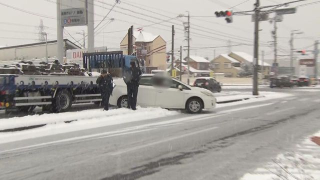 大雪で交通事故や混乱　岐阜駅前ではバスを待つ人で長蛇の列　岐阜県（10日午前11:40ごろ放送）