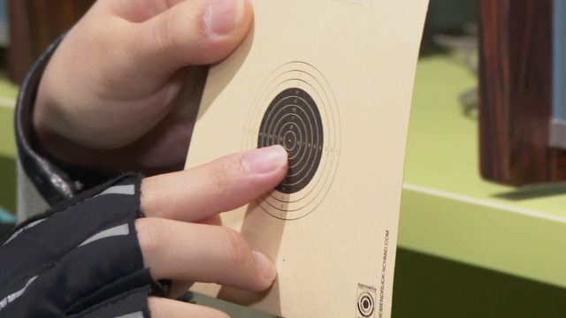 0.5ミリの的を撃ち抜く凄腕スナイパーは女子高校生!? 驚異の集中力と分析力で3年後のロス五輪出場を目指す【ライフル射撃・石田紬葵選手】