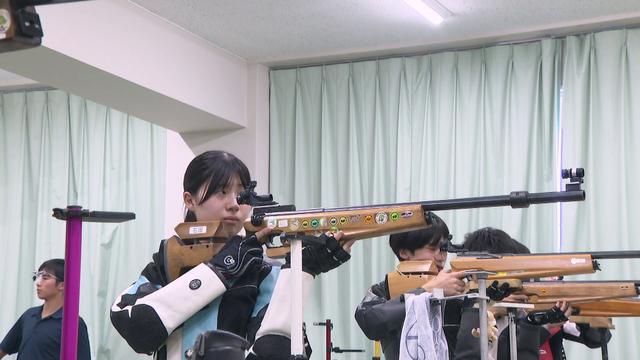 0.5ミリの的を撃ち抜く凄腕スナイパーは女子高校生!? 驚異の集中力と分析力で3年後のロス五輪出場を目指す【ライフル射撃・石田紬葵選手】