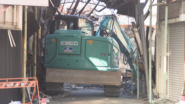 商店街火災でがれきの除去作業始まる 通路確保へ10月中の完了目指す 三重・伊勢市
