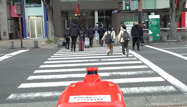 飛んで！高速で！ロボットで！　県境をまたいでイチゴを運ぶ大実験　高騰する輸送費の課題解決を目指して