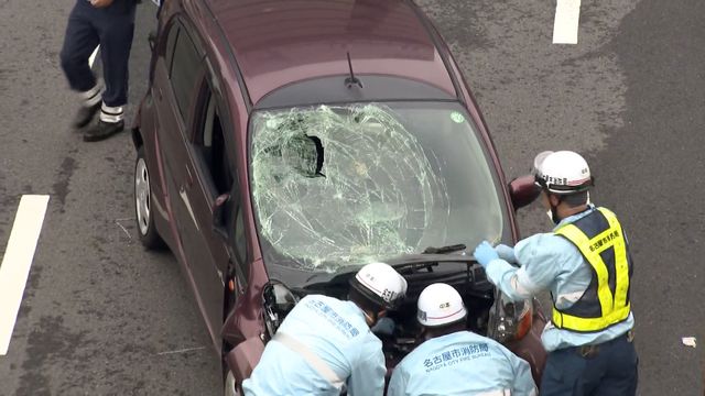 【速報】名鉄バスセンター近くの交差点で軽乗用車が歩行者3人をはねる事故 71歳の軽乗用車の運転手を逮捕 2人が意識不明