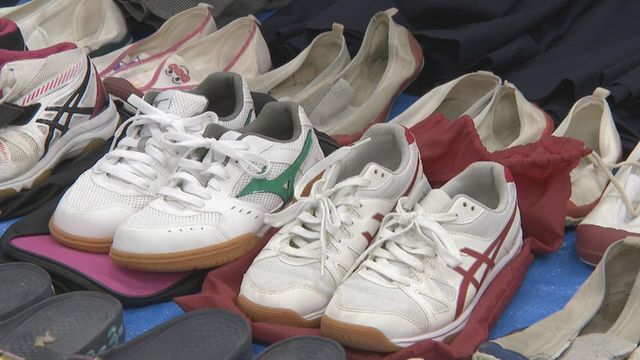 「臭いを嗅いで興奮したかった」ドアガラスを割って侵入　体育館シューズなどを窃盗か　三重・四日市市