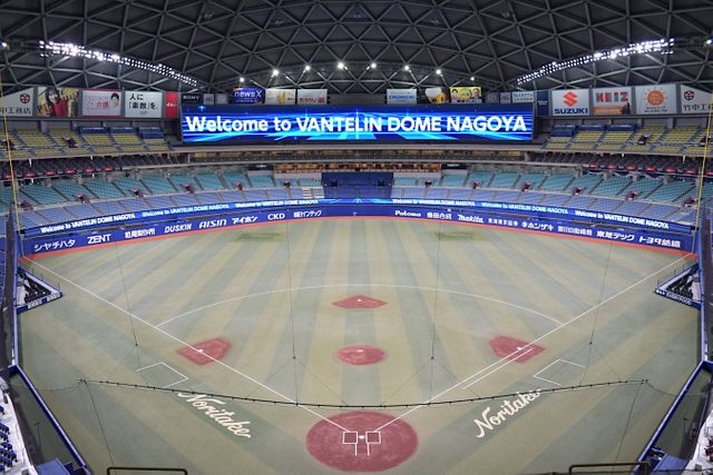 球場の足元が進化！ウォーニングゾーンに“自然界で分解する”人工芝、海洋環境とプレー環境を両立するマイクロプラスチック対策とは？