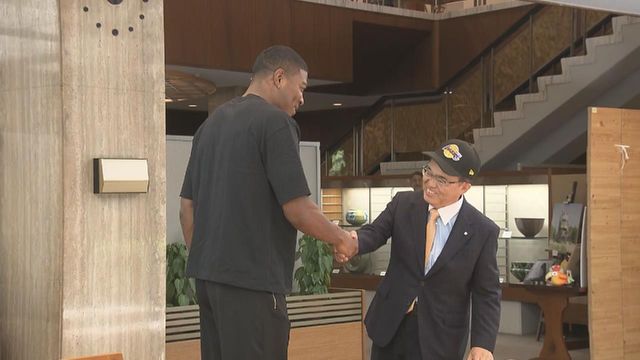 バスケ・八村塁選手が大村知事らを表敬訪問 中高生に直接指導のバスケ教室話題に