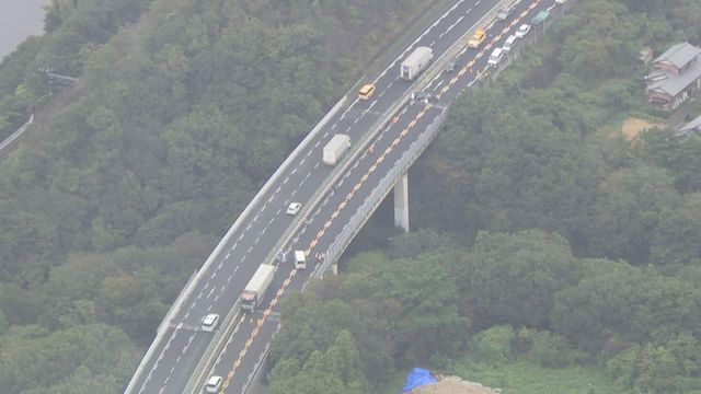 中央道で車3台が絡む事故 一時通行止めに 3人が病院に搬送、命に別条はなし 岐阜・多治見市