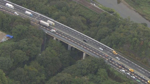 中央道で車3台が絡む事故 一時通行止めに 3人が病院に搬送、命に別条はなし 岐阜・多治見市