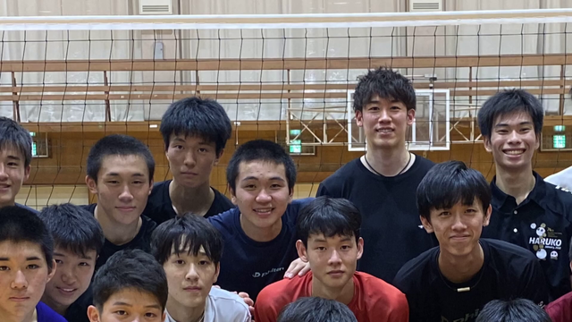 石川祐希選手に続く次世代のスター候補を発見! 魅力は“高校生No.1のジャンプ力”と“ブロックの上から打つ強烈スパイク” ジャンプ最高到達点は3m45cm 【男子バレーボール・柏﨑祐毅選手】
