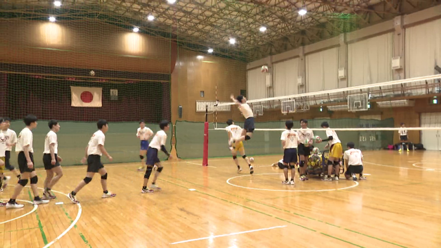 石川祐希選手に続く次世代のスター候補を発見! 魅力は“高校生No.1のジャンプ力”と“ブロックの上から打つ強烈スパイク” ジャンプ最高到達点は3m45cm 【男子バレーボール・柏﨑祐毅選手】