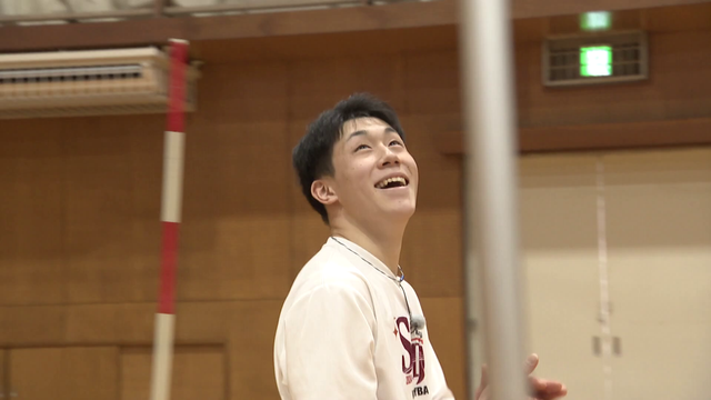 石川祐希選手に続く次世代のスター候補を発見! 魅力は“高校生No.1のジャンプ力”と“ブロックの上から打つ強烈スパイク” ジャンプ最高到達点は3m45cm 【男子バレーボール・柏﨑祐毅選手】