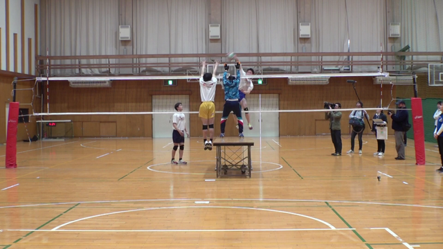 石川祐希選手に続く次世代のスター候補を発見! 魅力は“高校生No.1のジャンプ力”と“ブロックの上から打つ強烈スパイク” ジャンプ最高到達点は3m45cm 【男子バレーボール・柏﨑祐毅選手】