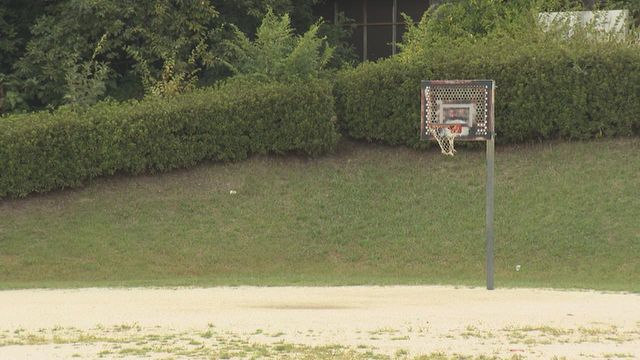 碧南の公園で集団暴行　高校生が男８人に…　全身を打撲・現金など奪われる
