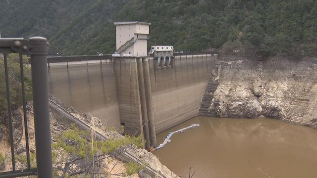 貯水率が0.8％に　豊川用水の水源・宇連ダム　くみ上げポンプ設置（13日午前0時時点）