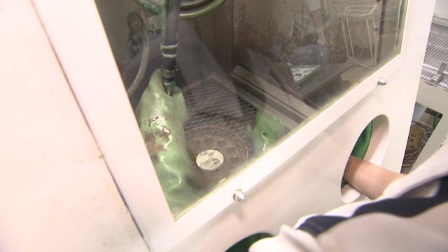 アジア大会メダルの製作現場へ 予想外が連発!メダルのレシピ 美しさの秘密はドボン&ぺちん!? 大会スローガンを亀裂に込めて