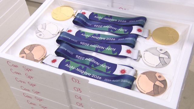 アジア大会メダルの製作現場へ 予想外が連発!メダルのレシピ 美しさの秘密はドボン&ぺちん!? 大会スローガンを亀裂に込めて