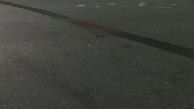 乗用車とバイクの事故　バイク男性は頭から出血で重体　愛知・半田市