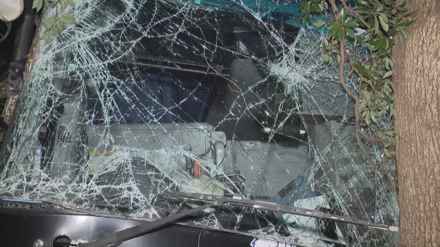 【速報】高速バス 林に突っ込む 運転手死亡 20人以上病院搬送 三重・御浜町